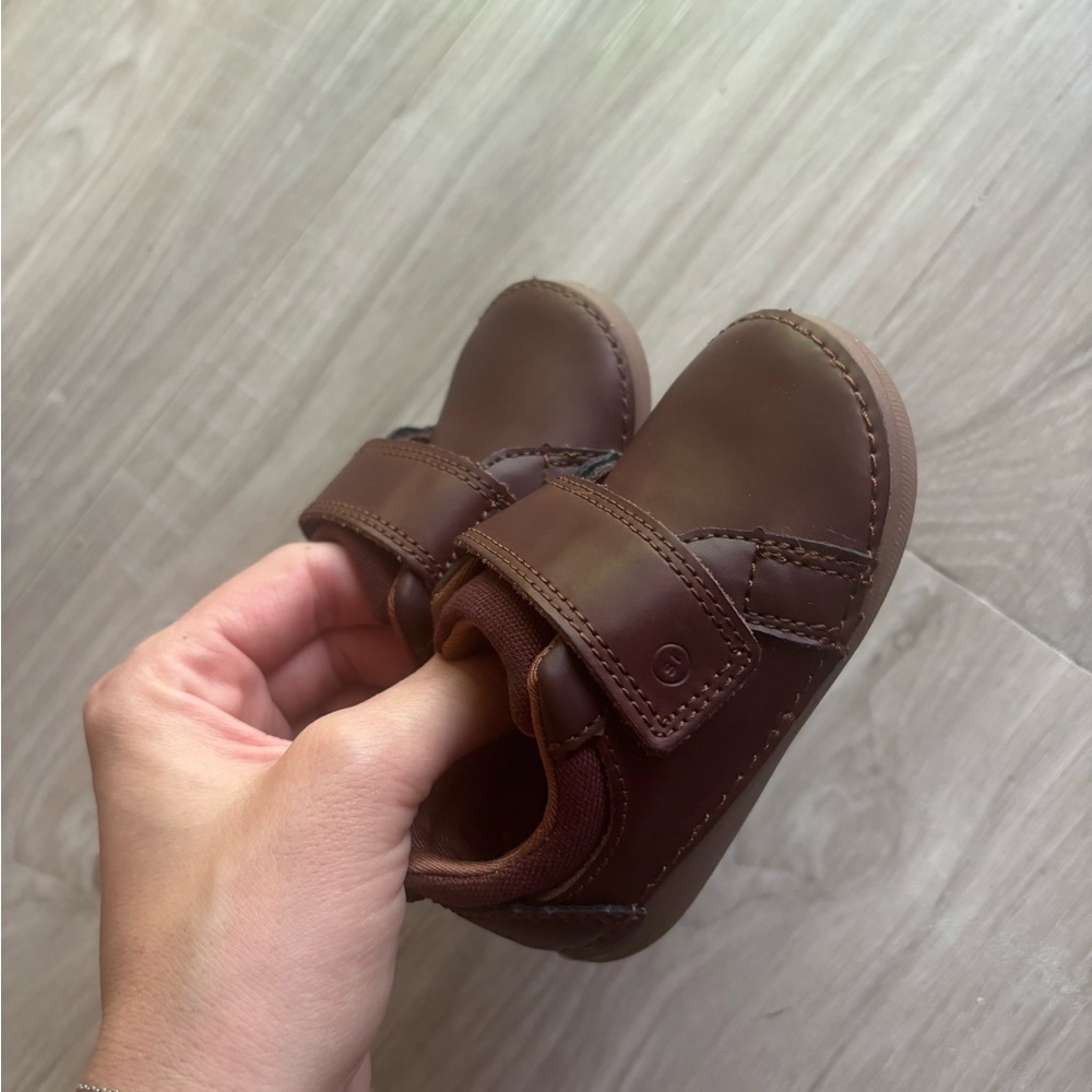 Stride Rite Classic Brown Toddler Shoes with Hook-and-Loop Closure size 4M